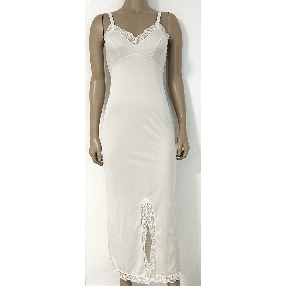 Full Maxi Slip Lace Trim Size 32 Small Pembrooke White Nylon Slit Vintage